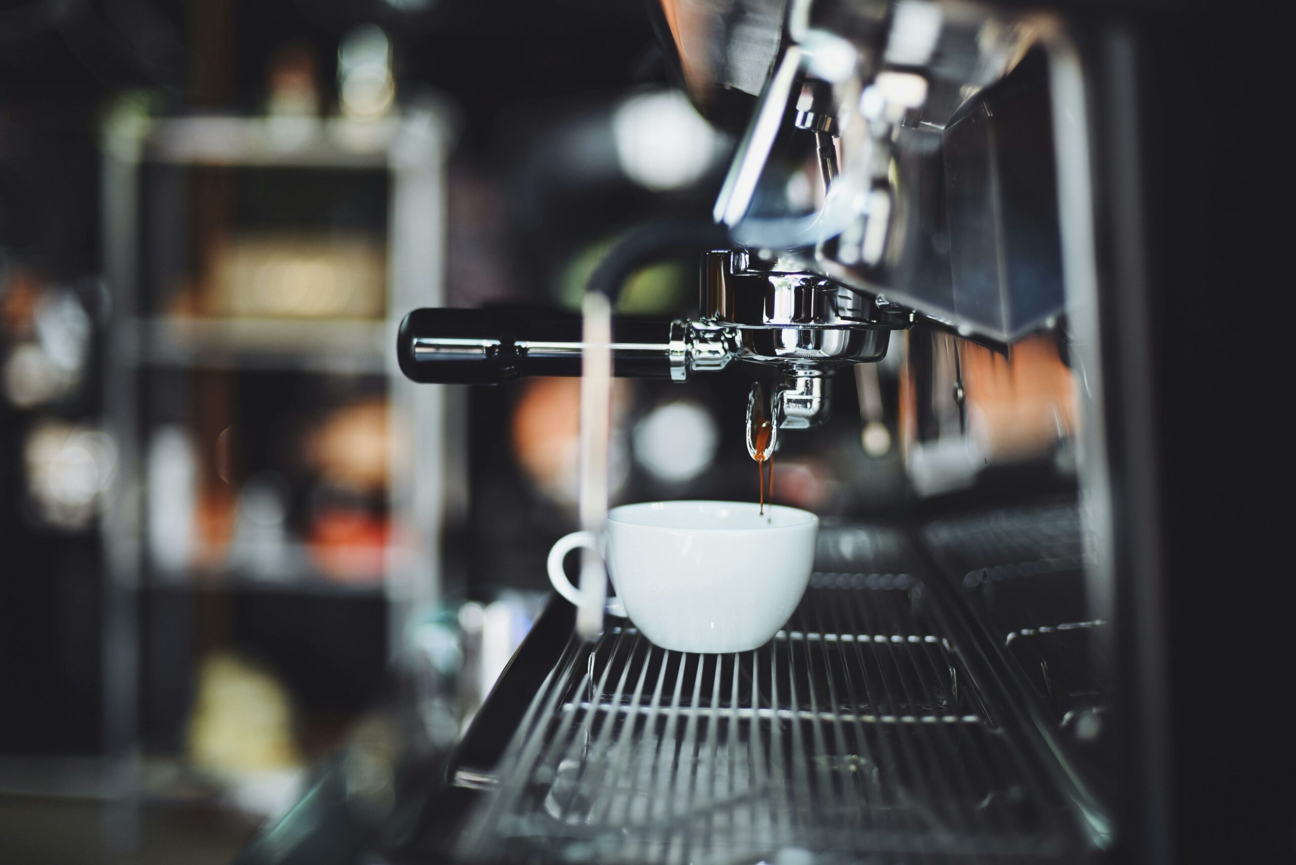 Extracción de espresso cremoso en la máquina de Café de Paulo Roasters en Inverness