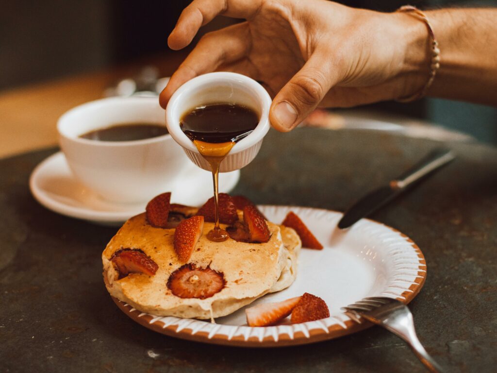 Tortitas dulces con sirope y frutas, el desayuno ideal para el fin de semana en Inverness.